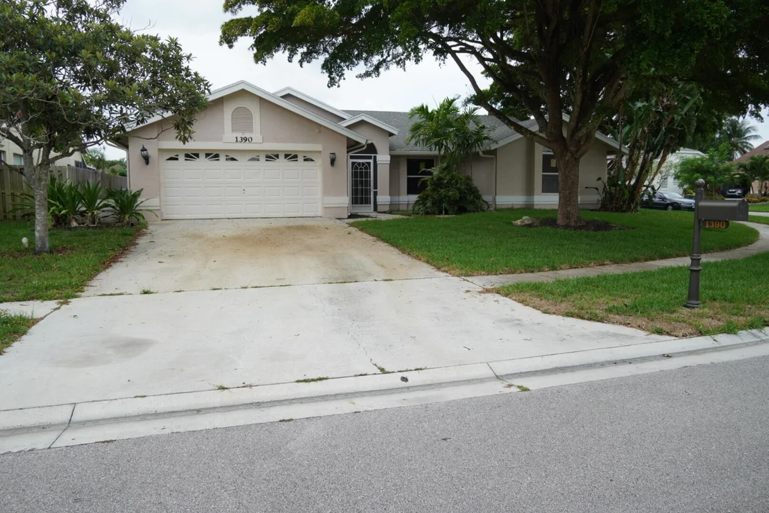 Photo of 1390 Hideaway Bend