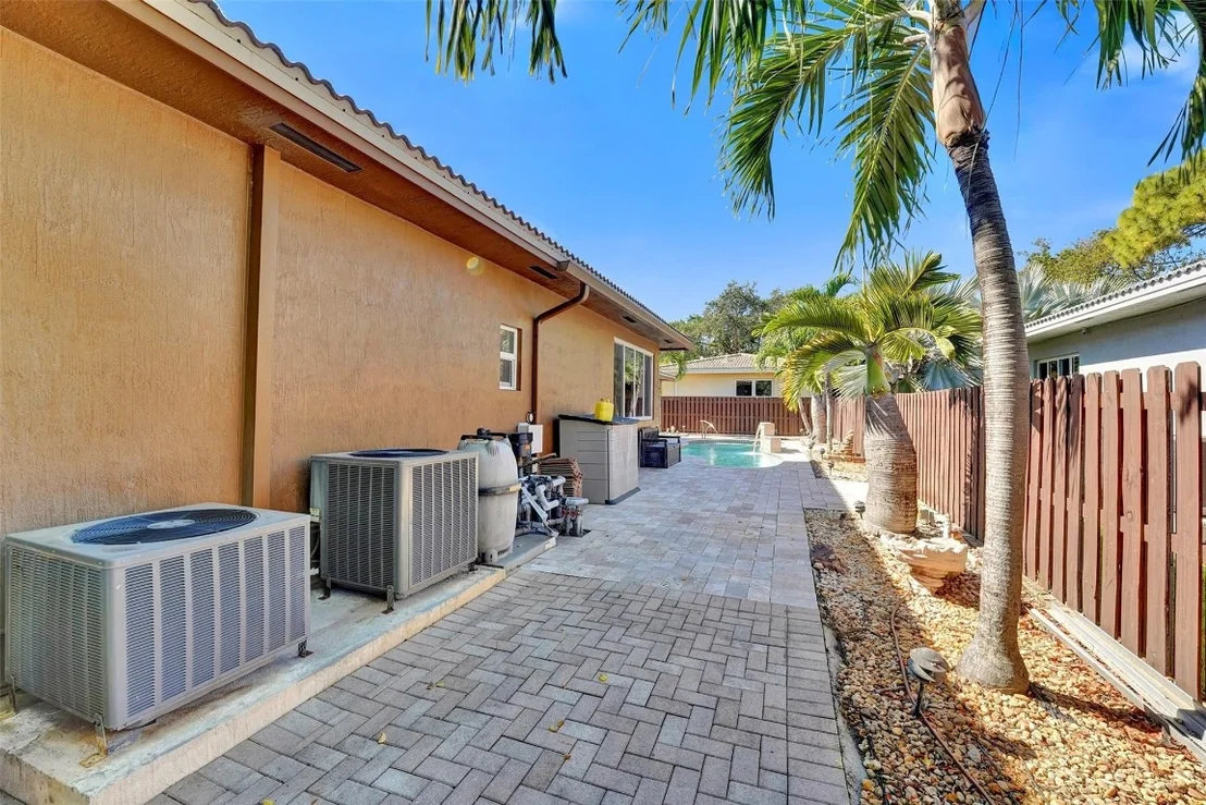 Photo of 49 SE 6th Street