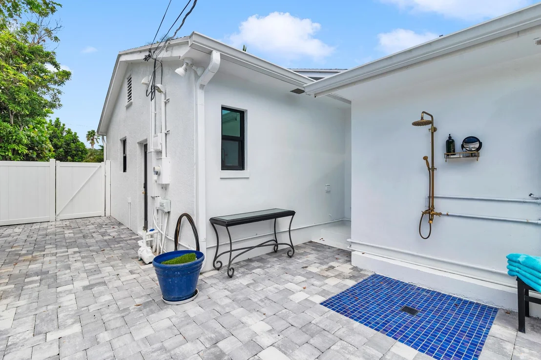 Photo of 340 Ellamar Road