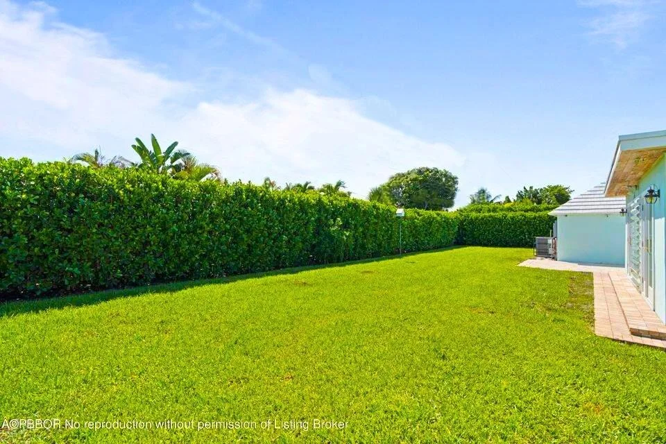 Photo of 322 Colonial Road