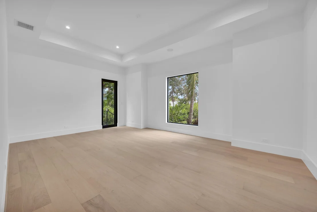 Photo of 19175 W Riverside Drive
