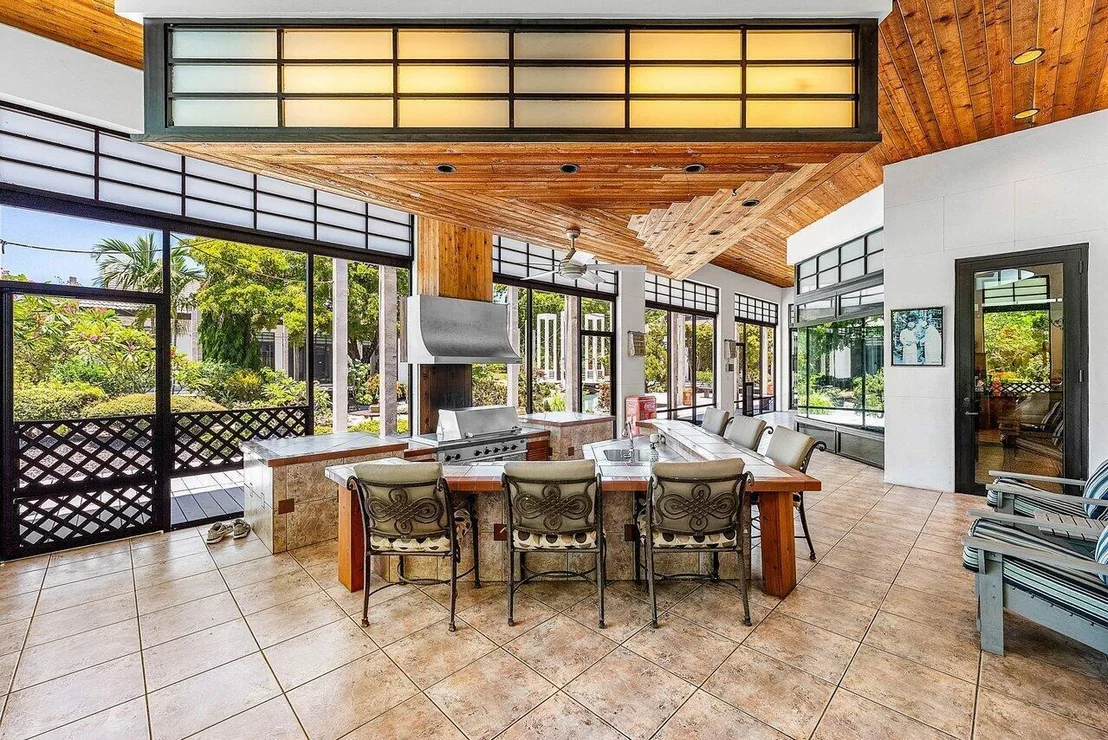 Photo of 8549 SURREY Lane