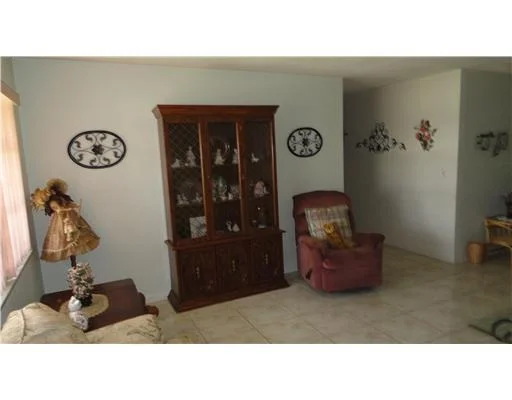 Photo of 104 NW 8th Place
