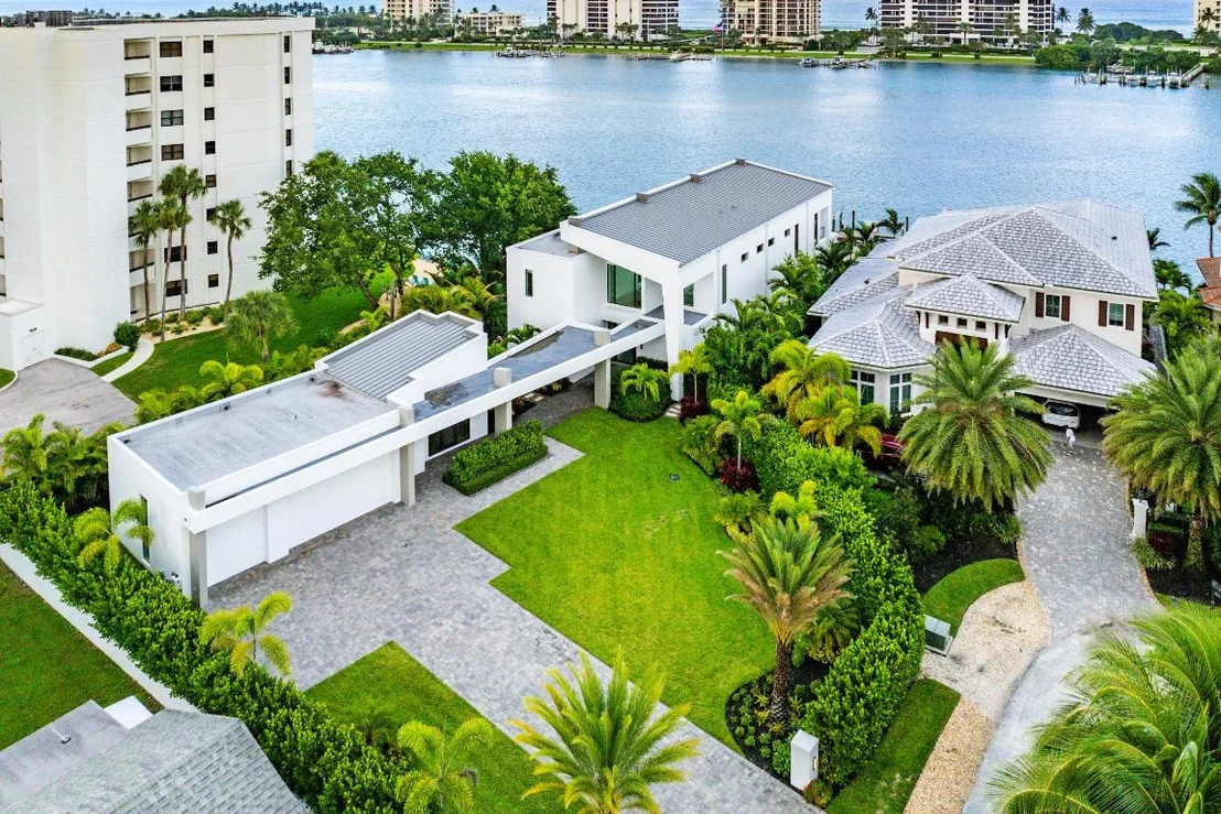 Photo of 3445 Harbor Road N