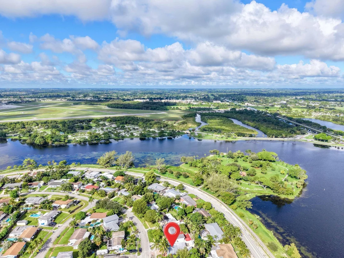 Photo of 1421 Crest Drive
