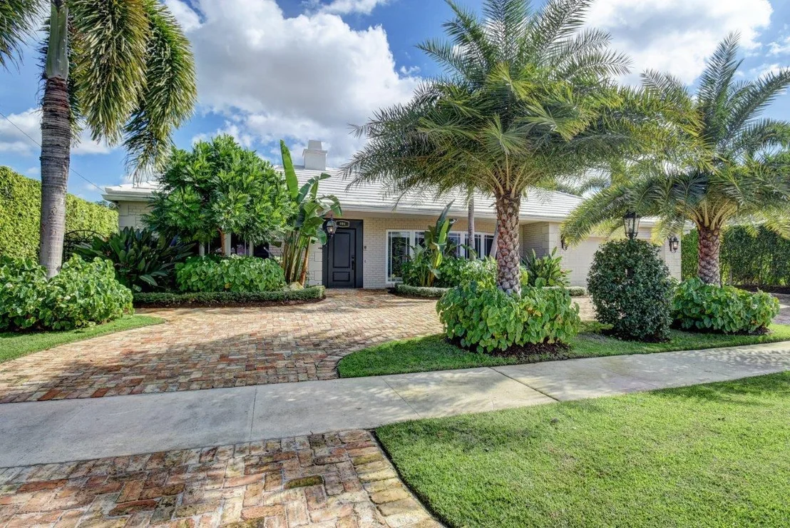 Photo of 998 Cypress Way