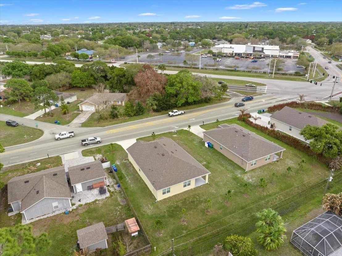 Photo of 1072 Roseland Road