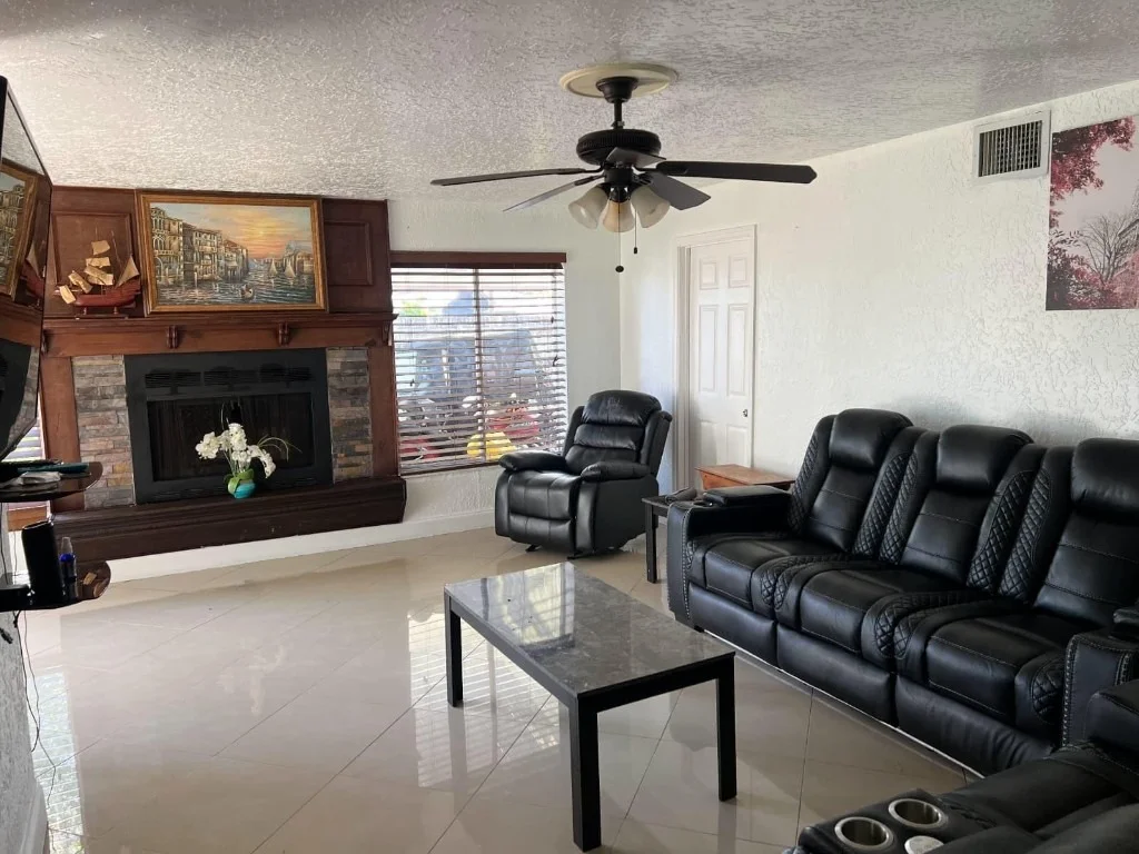 Photo of 1120 E River Drive