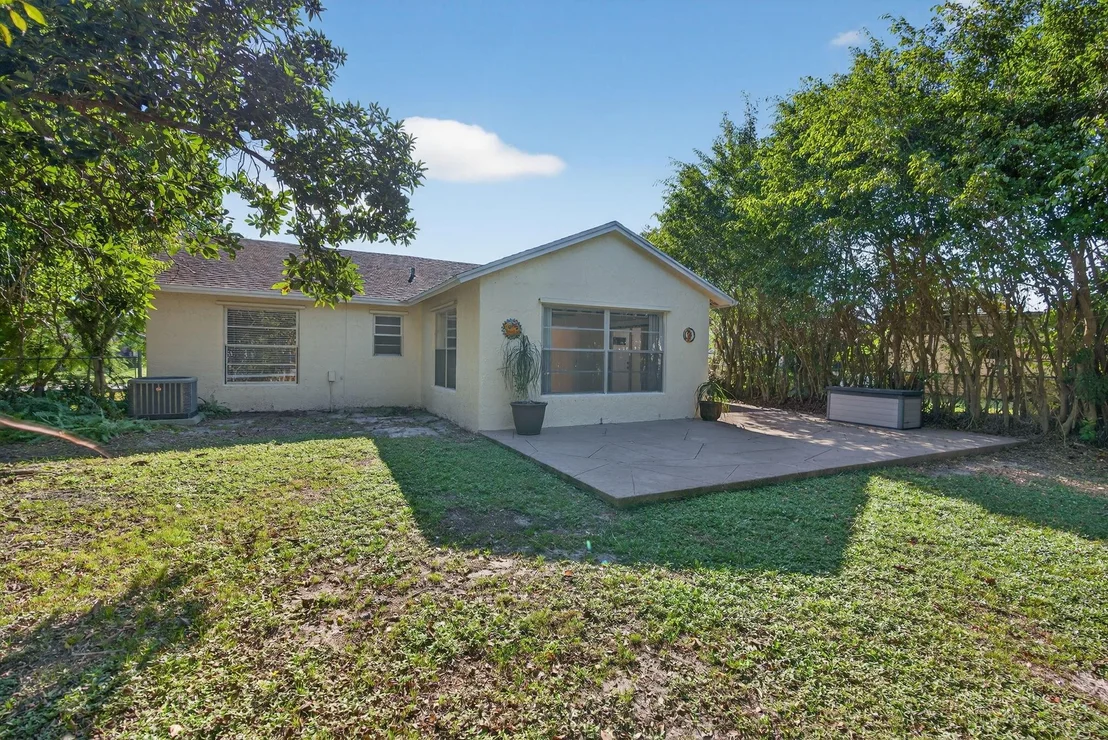 Photo of 130 Lakeside Circle