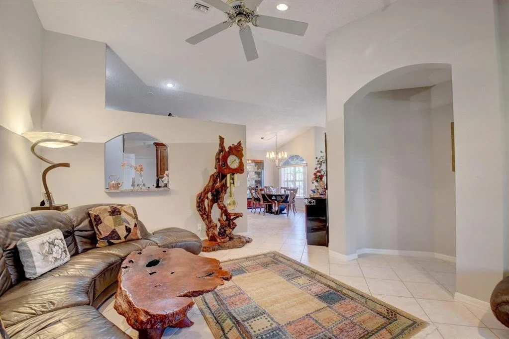 Photo of 6125 Heliconia Road