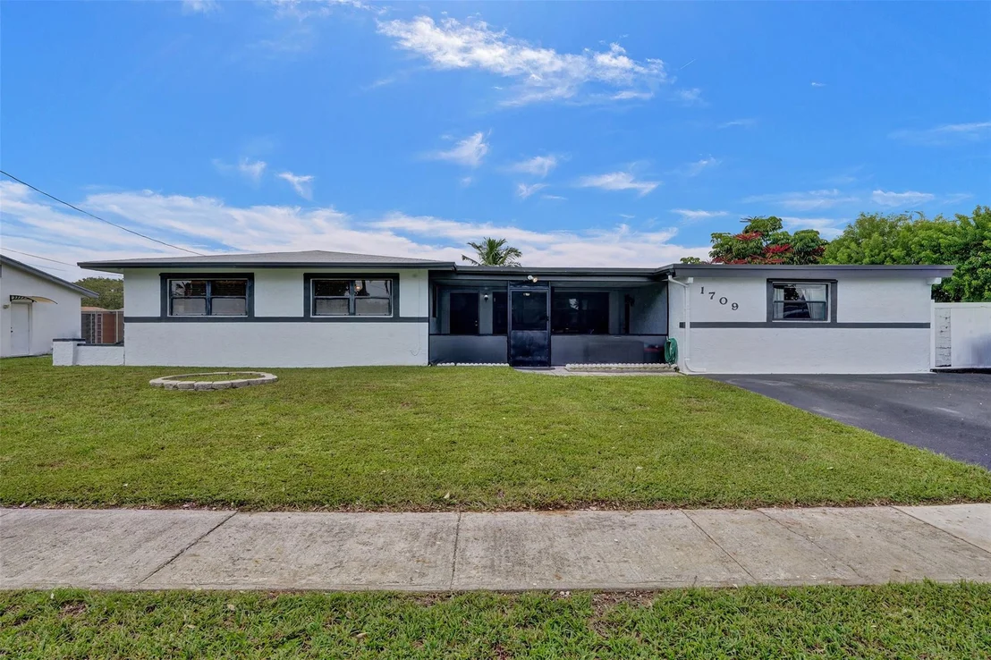Photo of 1709 E River Drive