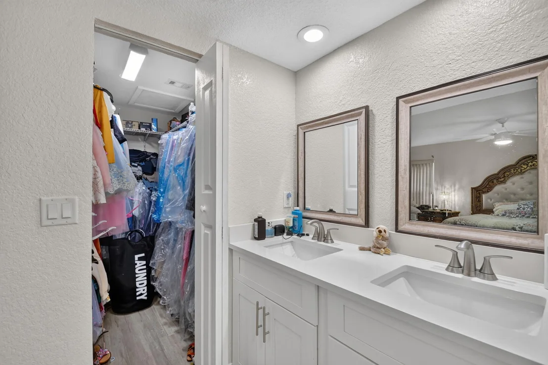 Photo of 7099 PINE MANOR Drive