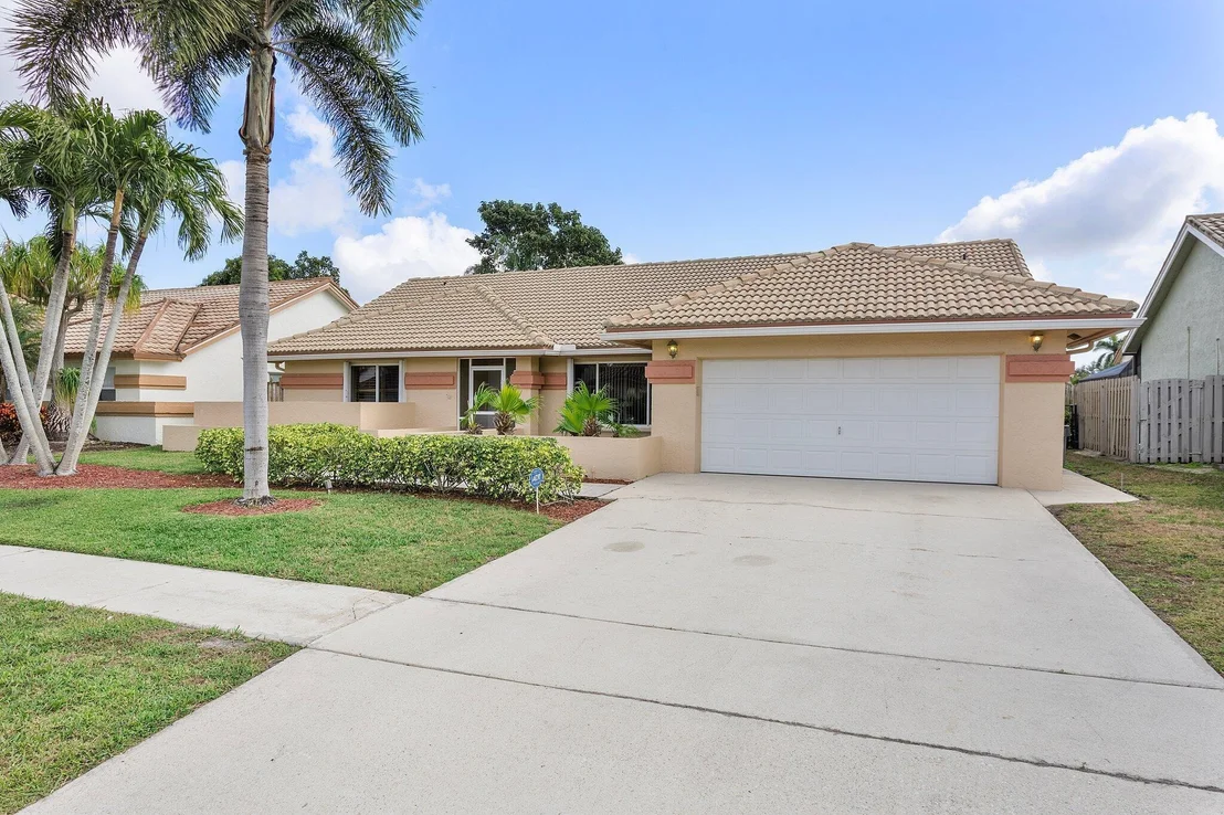 Photo of 9776 Sun Pointe Drive