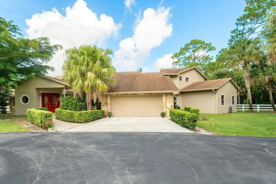 Photo of 2315 Deer Run Boulevard