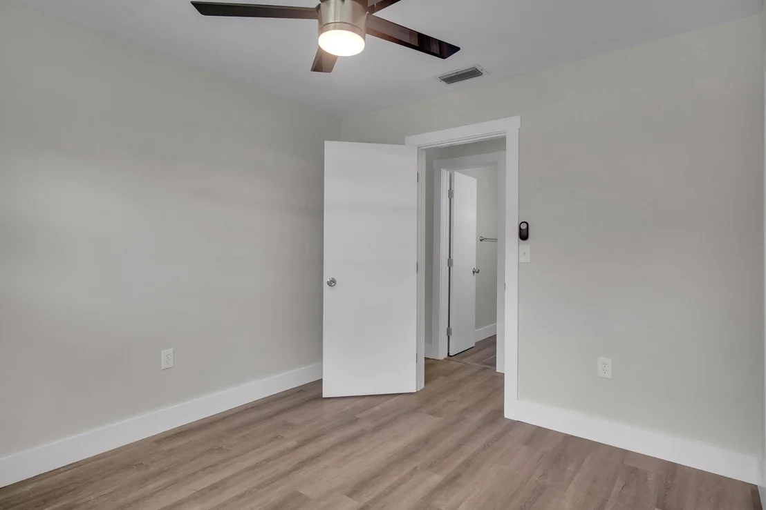 Photo of 817 SE 9th Court