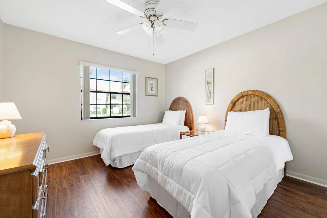 Photo of Unit C at 1001 Pinecrest Circle
