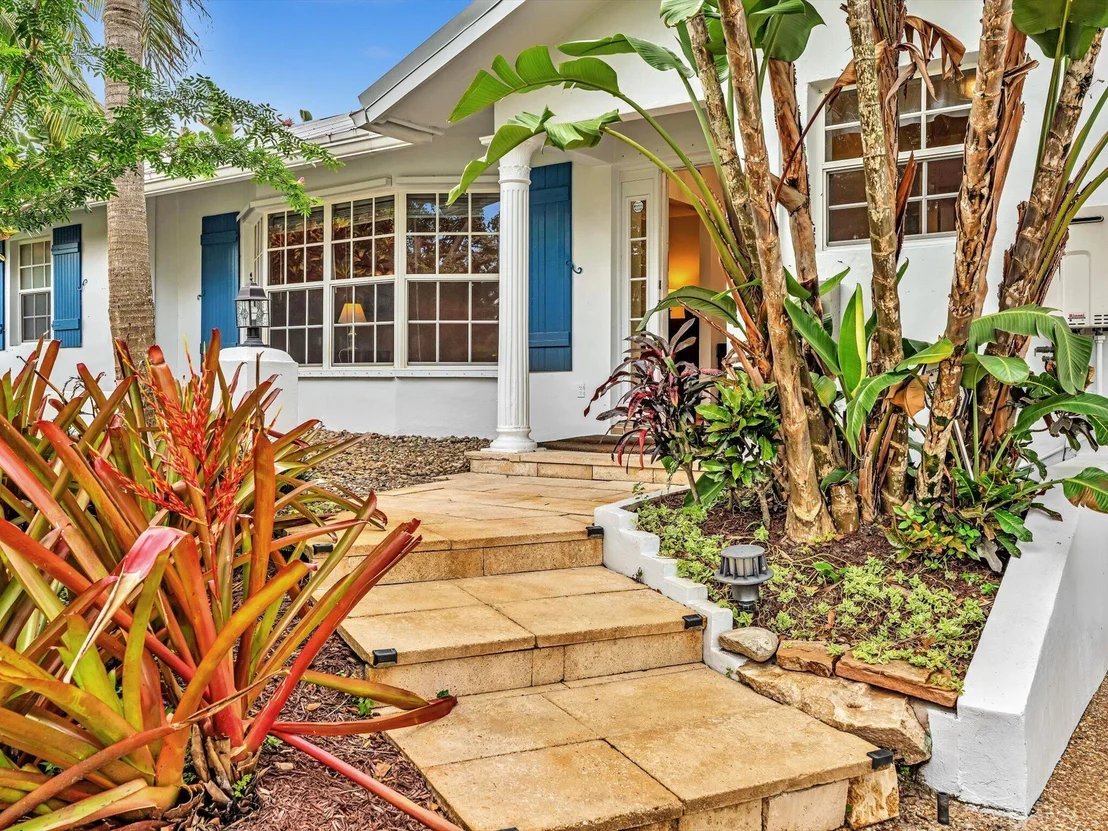 Photo of 3204 Lakeview Drive