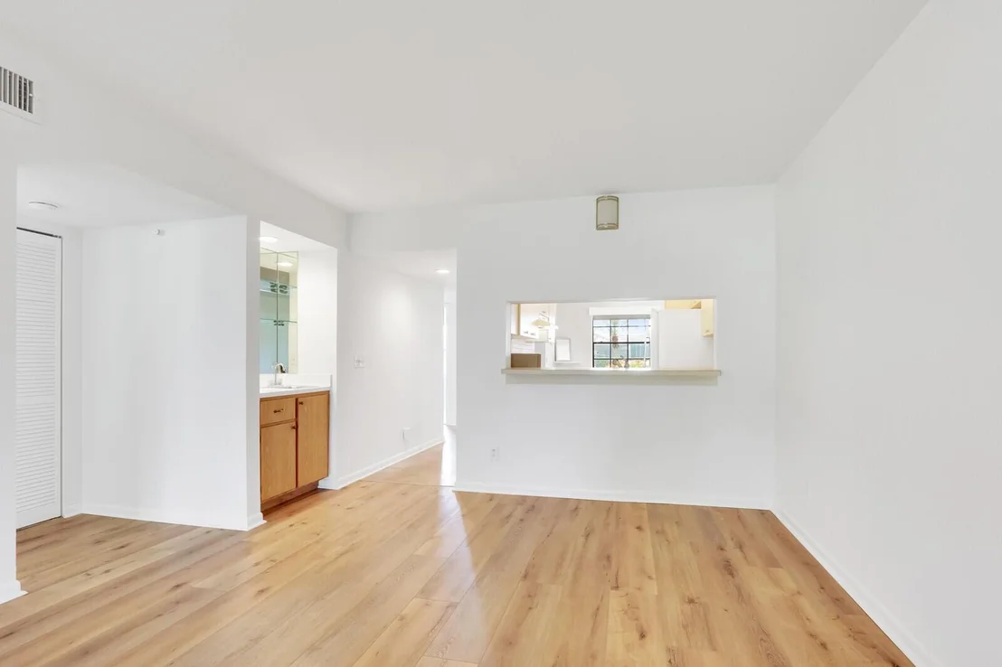 Photo of Unit F at 501 Pinecrest Circle