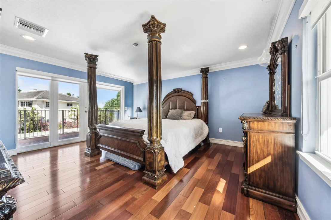 Photo of 2401 SE 8th Street