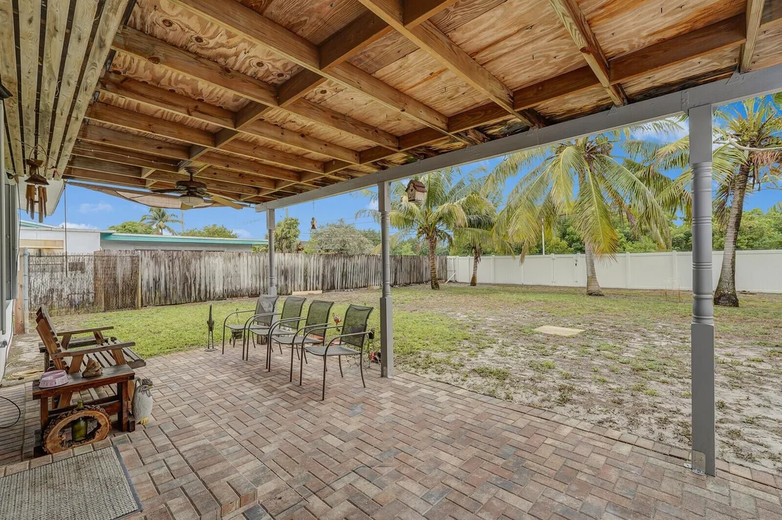 Photo of 640 NE 23 Court