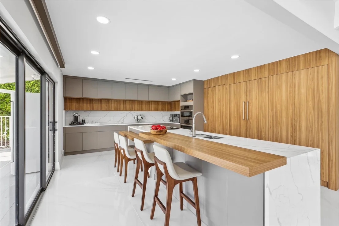 Photo of 2901 NE 46th Street