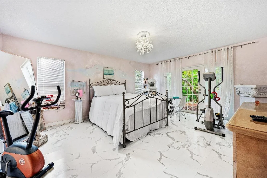 Photo of 800 Lagoon Lane