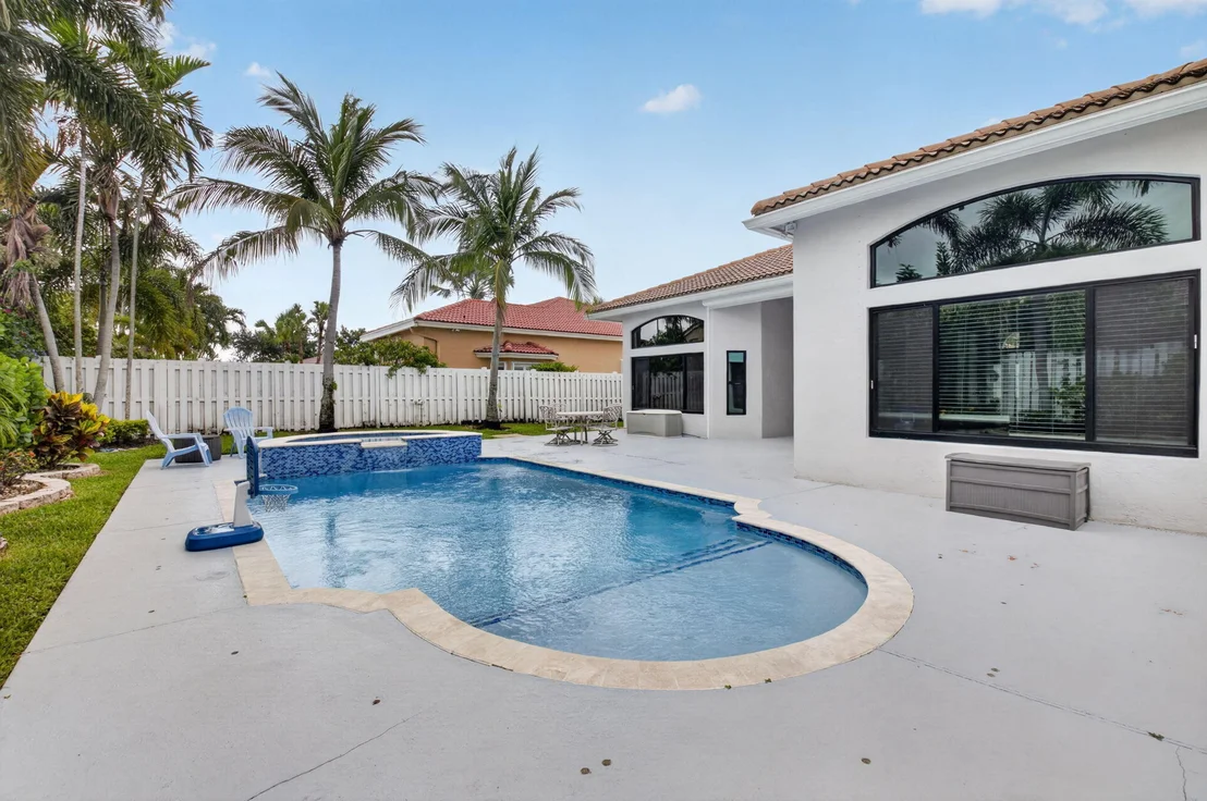 Photo of 6133 Indian Forest Circle