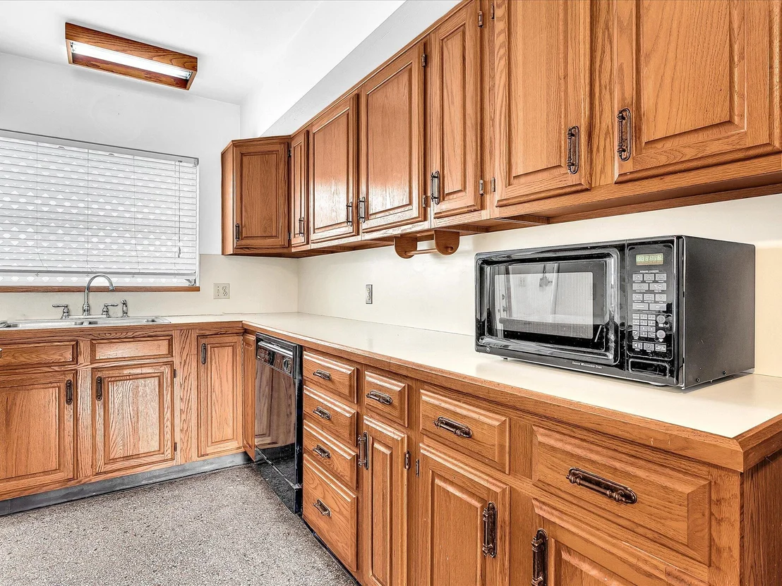 Photo of 702 S RIVERSIDE Drive