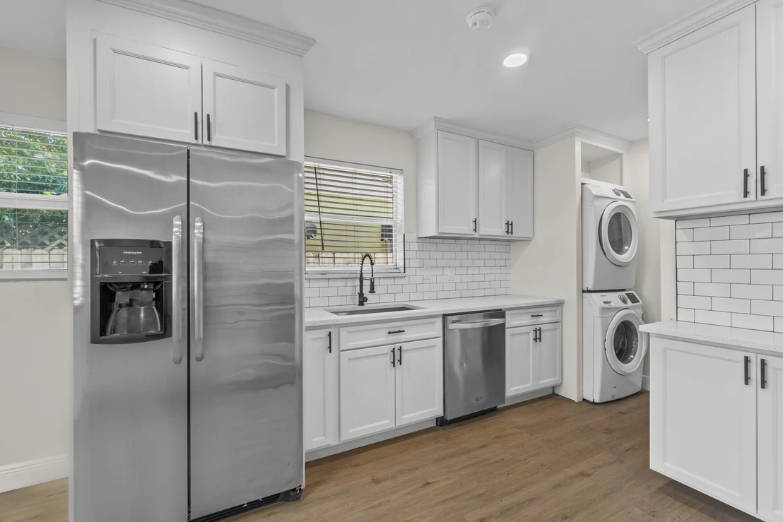 Photo of 4882 Lincoln Road
