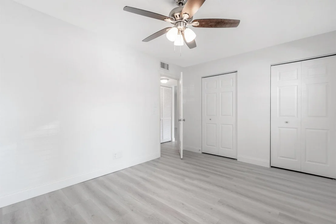 Photo of 886 Worcester Lane