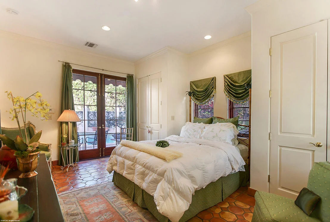 Photo of 1 Golfview Road
