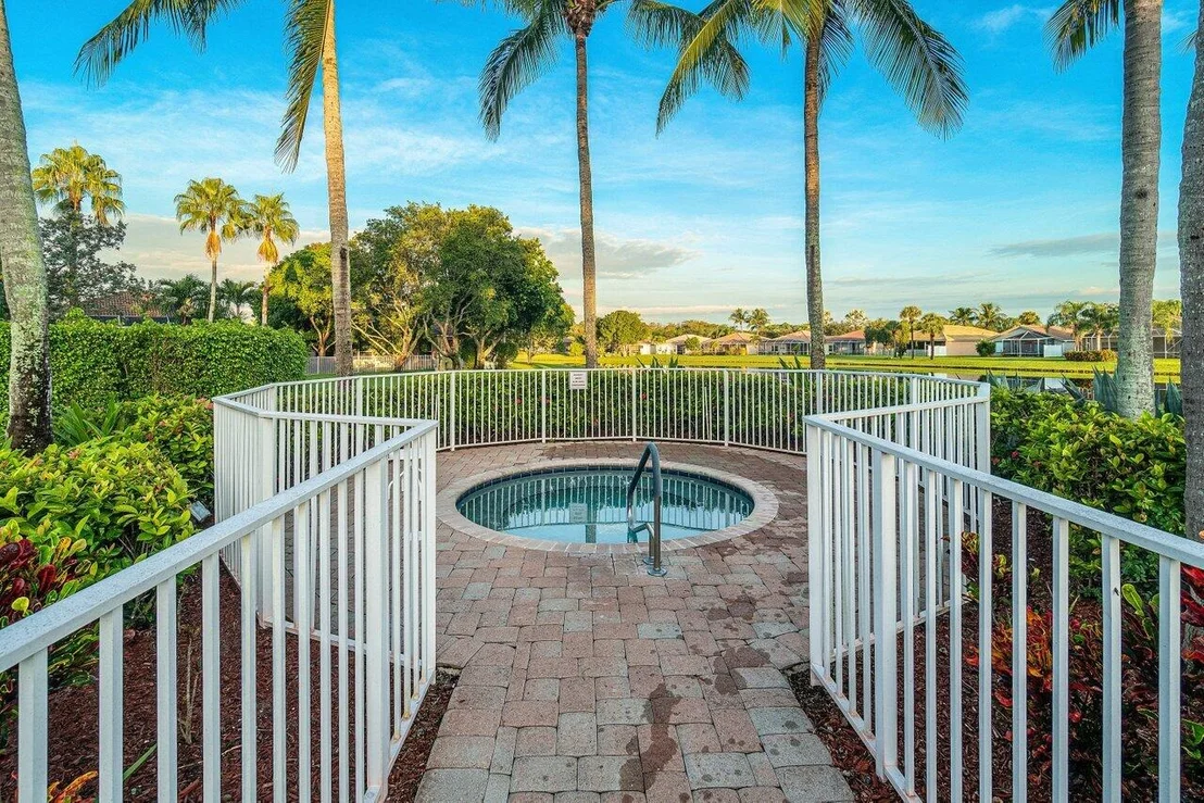 Photo of 8590 Lineyard Cay