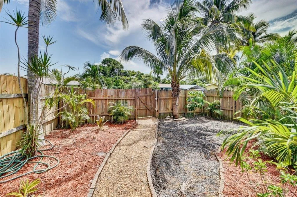 Photo of 15385 Monroe Road