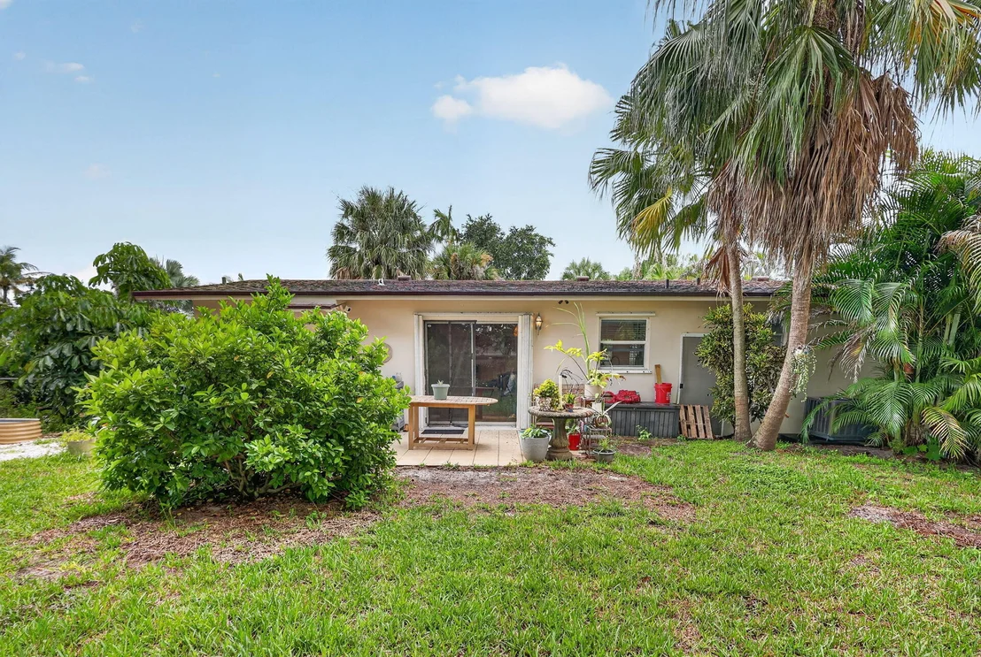 Photo of 902 SE OCEAN Avenue