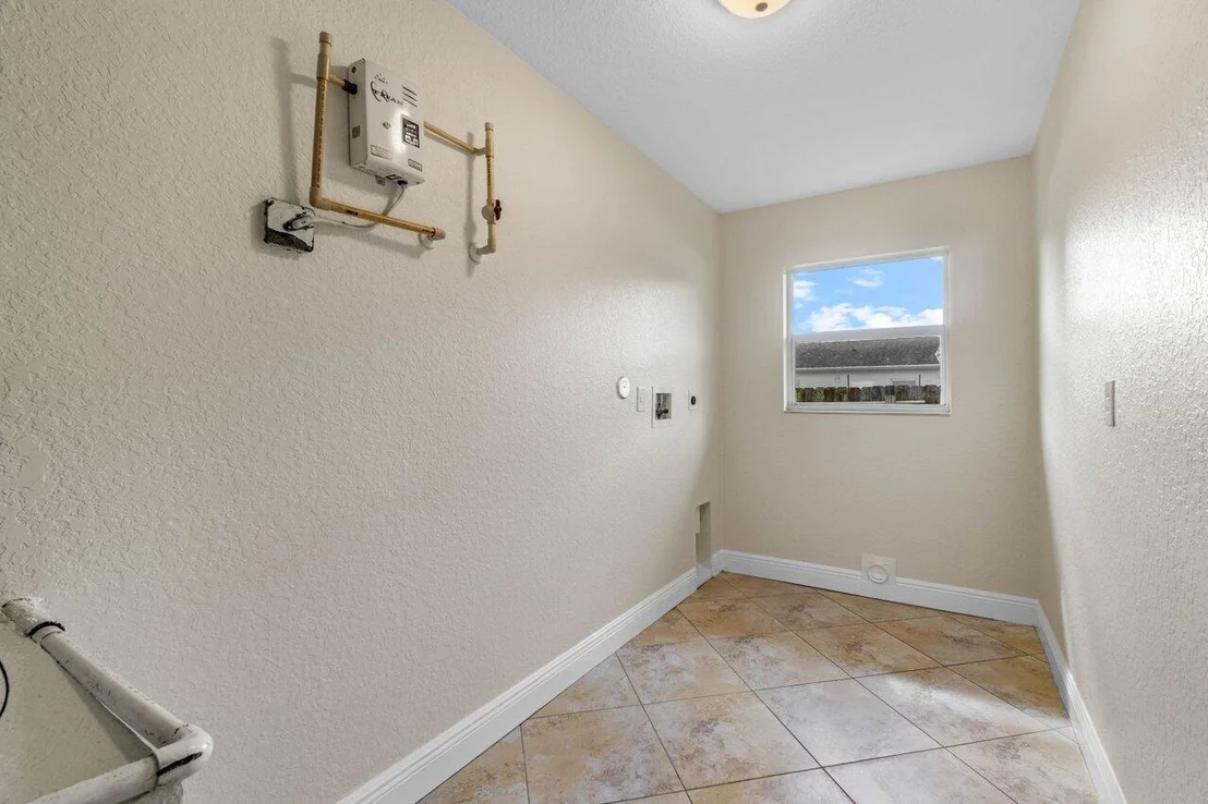 Photo of 348 Fleming Avenue