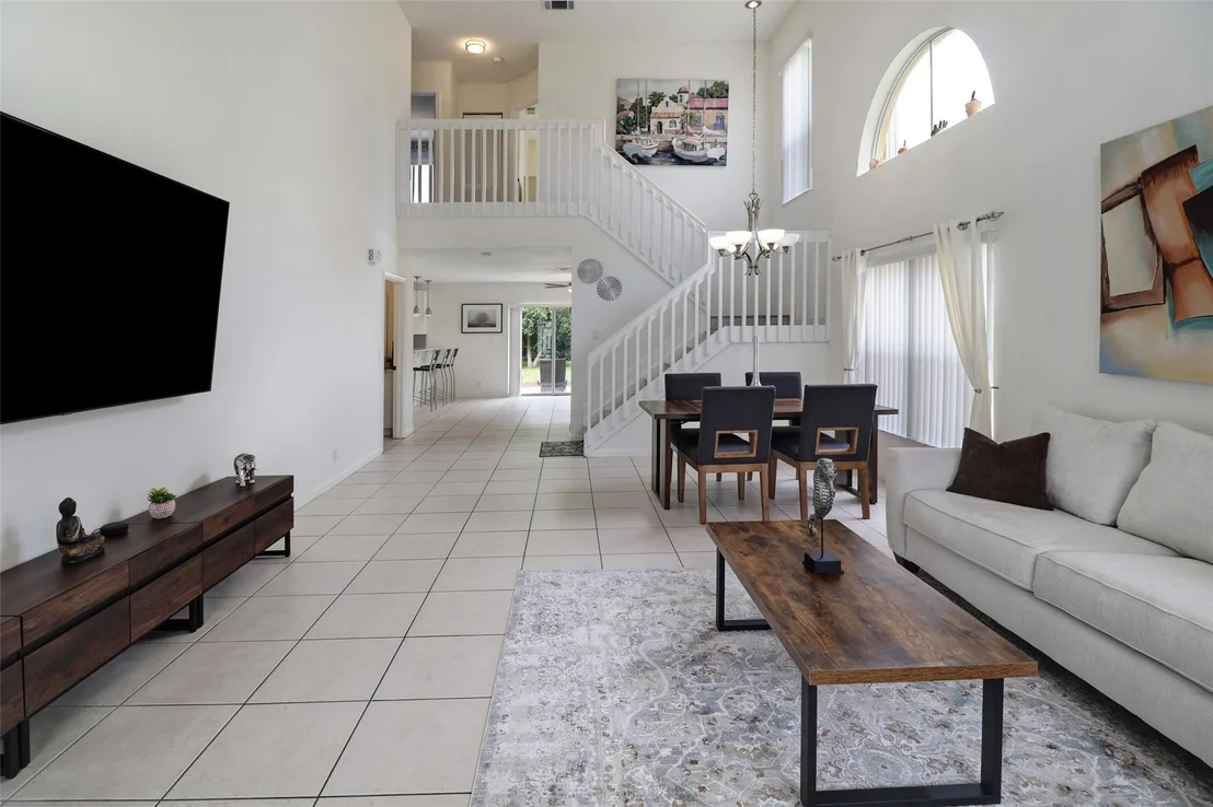 Photo of 1160 Rialto Drive