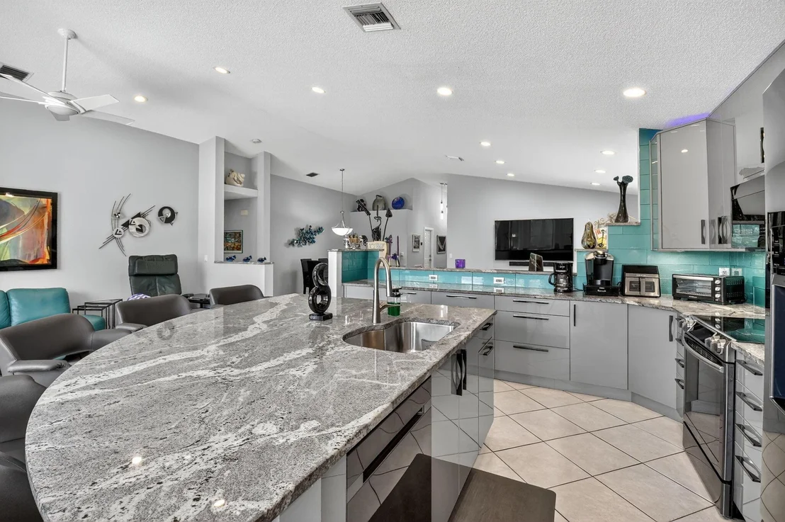 Photo of 7844 Ambleside Way