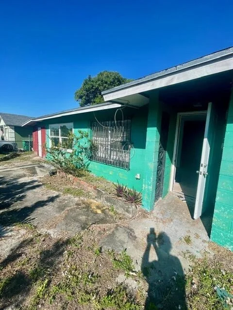 Photo of 3106 Tropic Boulevard