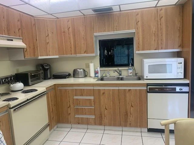 Photo of Unit G4 at 2003 Granada Drive