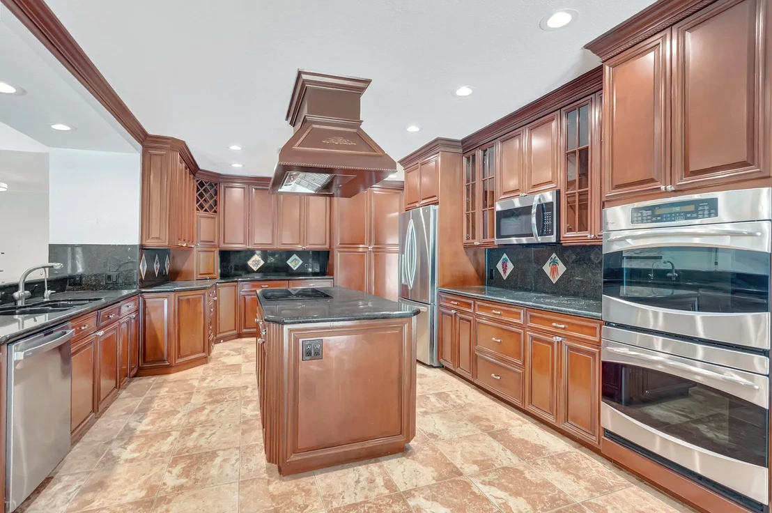 Photo of 930 N Parkside Cir Circle N