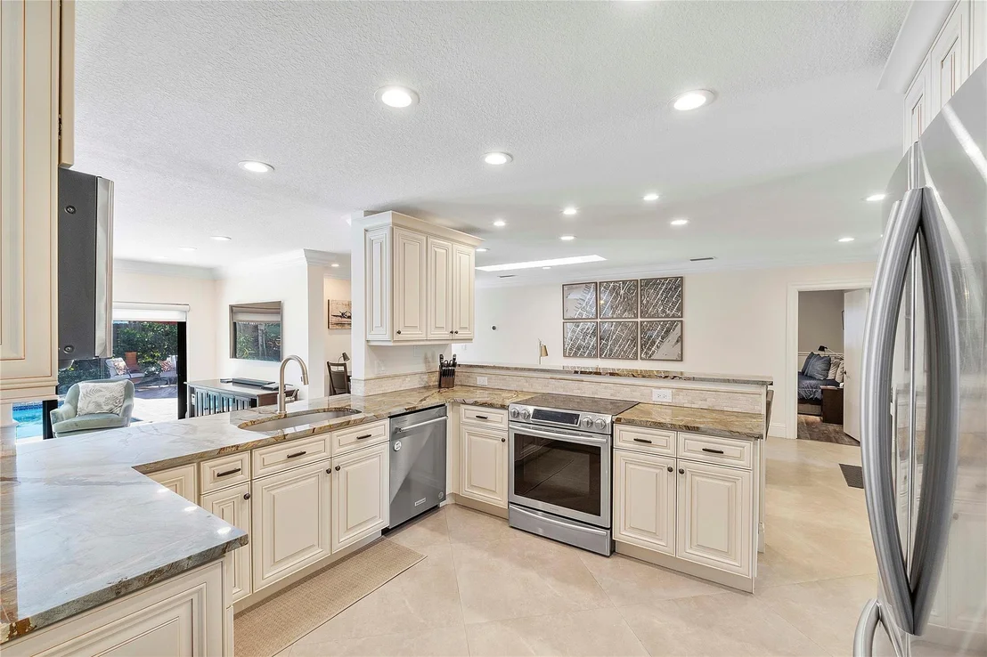 Photo of 2500 NE 46th Street