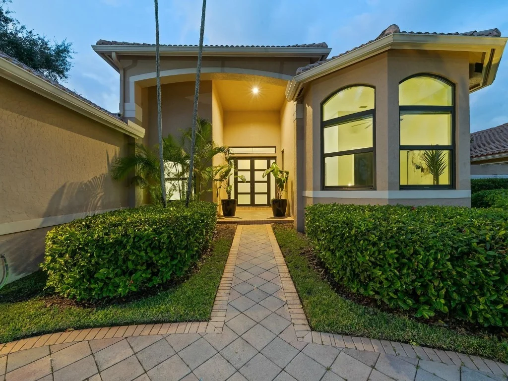 Photo of 2583 Mayfair Lane