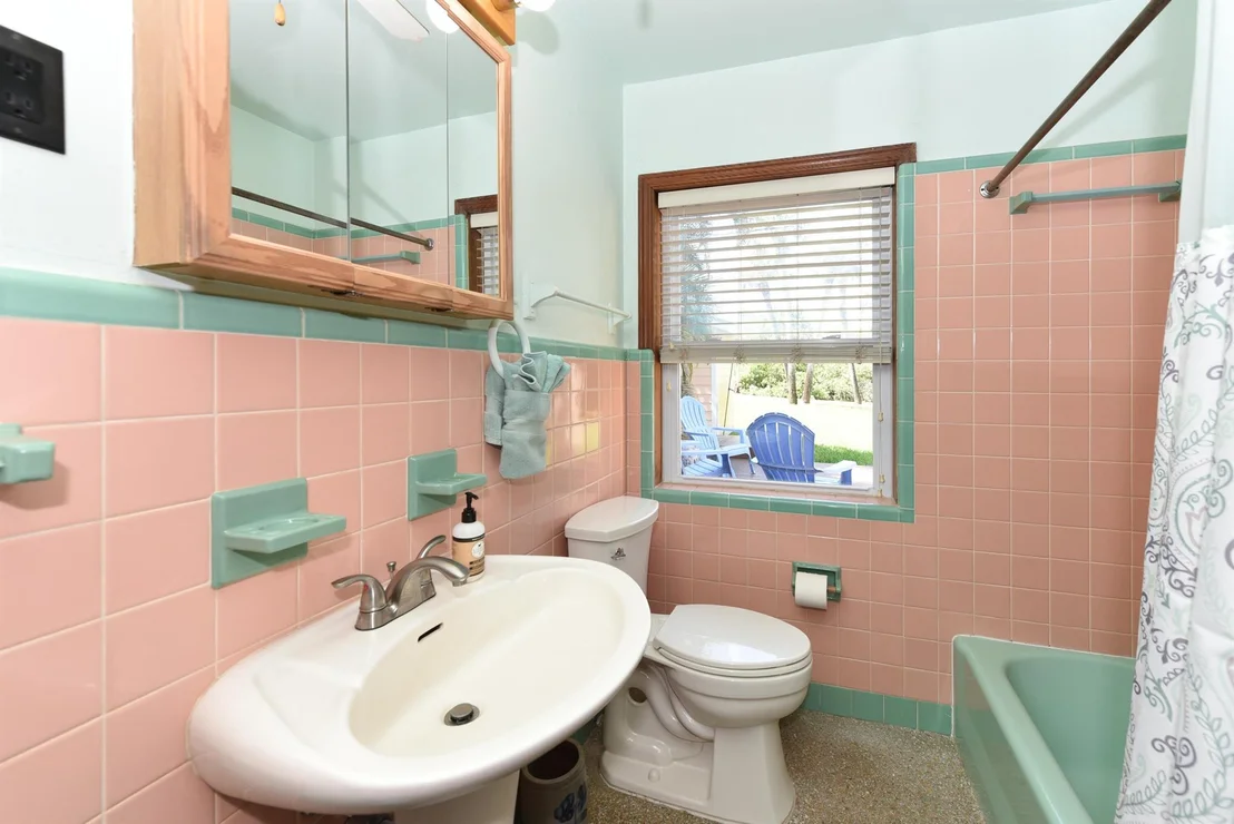 Photo of 1116 NE Oceanview Circle