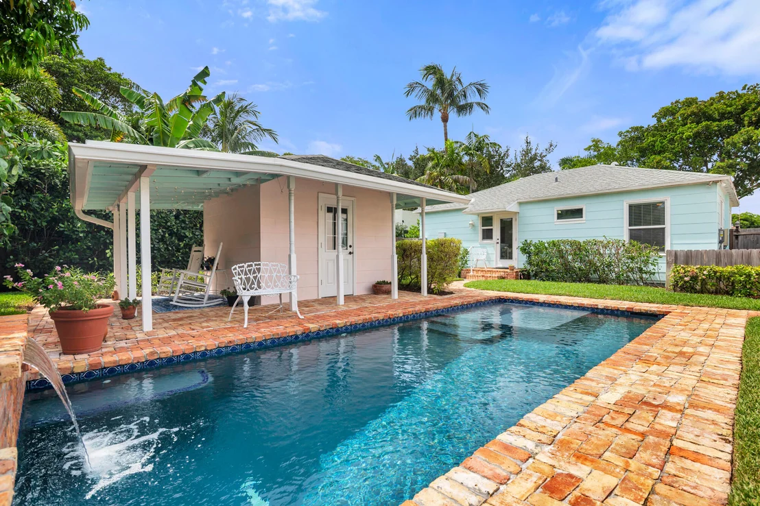 Photo of 816 Avon Road
