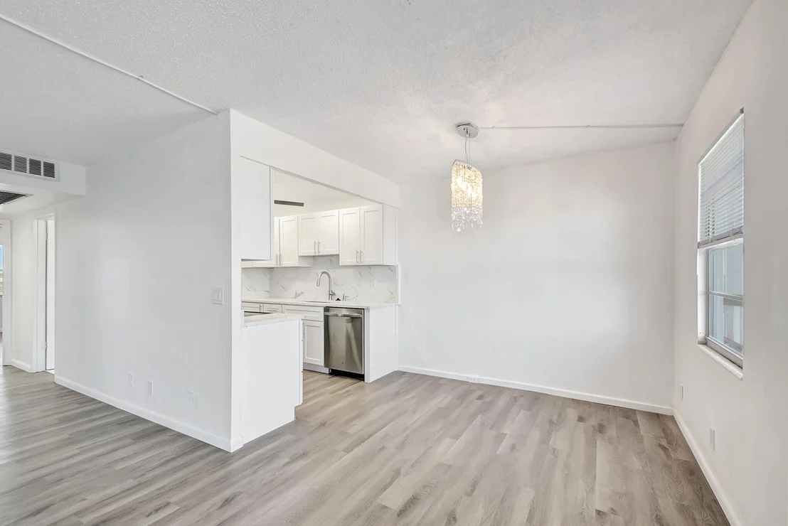 Photo of 4015 Cornwall A