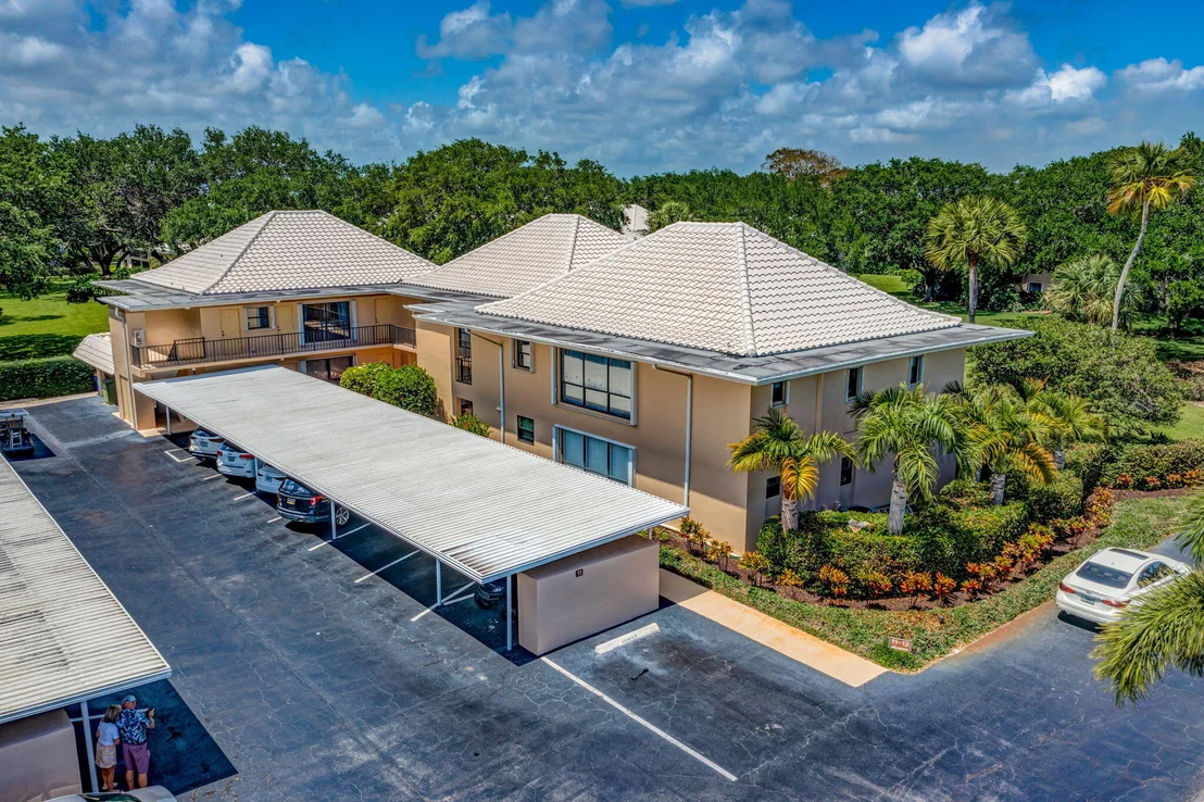 Photo of Unit UNITB at 11 SE Concourse Drive