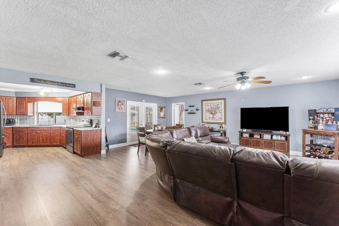 Photo of 5455 Pine Tree Drive