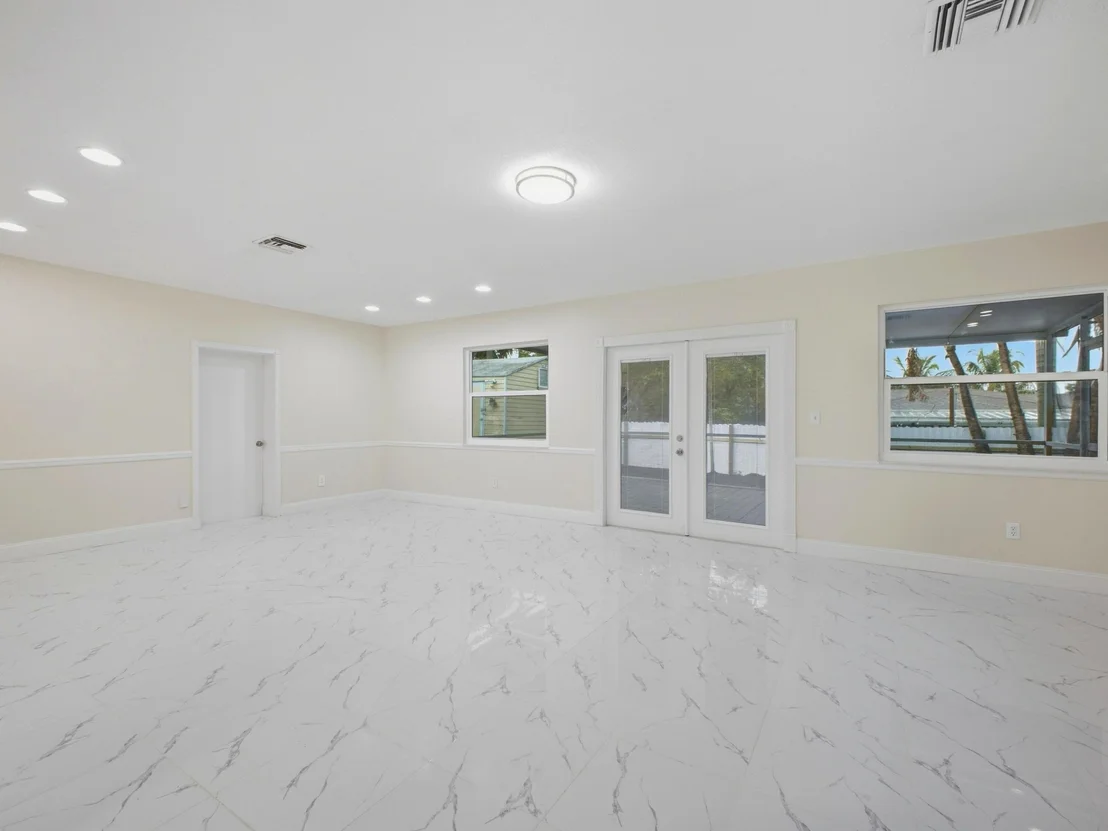 Photo of 1421 Crest Drive
