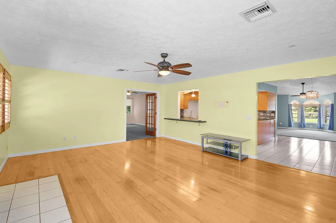 Photo of 895 SE Waterside Way