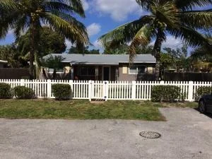 Photo of 227 N Seacrest Circle